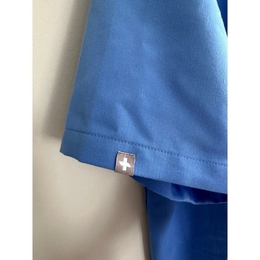 FIGS Technical Collection Scrub Top - Professional Healthcare Apparel - Picture 4 of 6